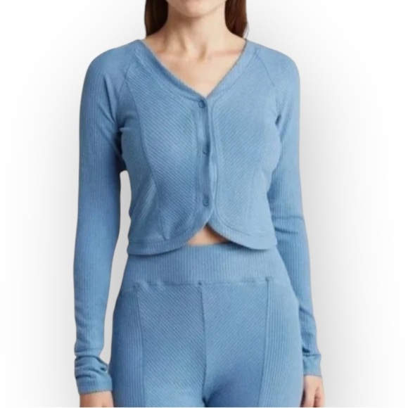 Area Stars Ribbed Boyfriend Button Front Crop Top NWT Large - Picture 2 of 2